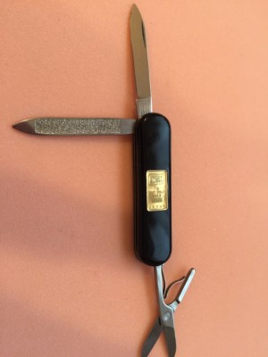 Thar's Gold In Them Thar Knives!.