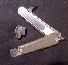 Bund Paratrooper Gravity Knife - OFW Messer with Take-Down Button