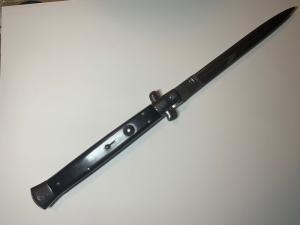  13 black handle switchblade China 