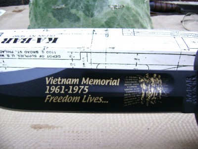 KA-BAR 02-1242 USMC Combat Viet Nam Memorial Commerative Blade Etch.JPG