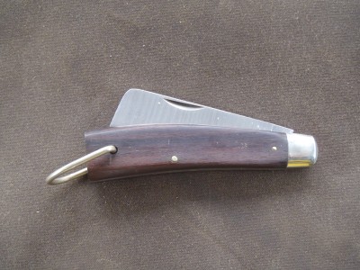 SCHRADE WALDEN NY. USA. 163.