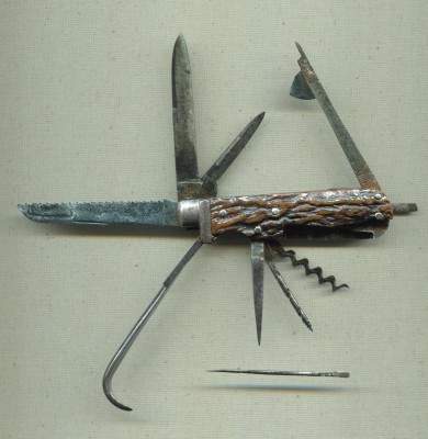 Wostenholm Horseman's knife1.jpg