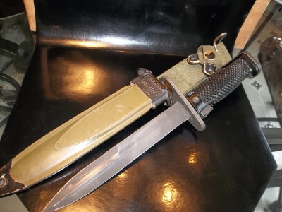 This is an Imperial U.S.M6 bayonet(blade is sharp as a razor) and a USM8A1 sheath, in excellent condition.