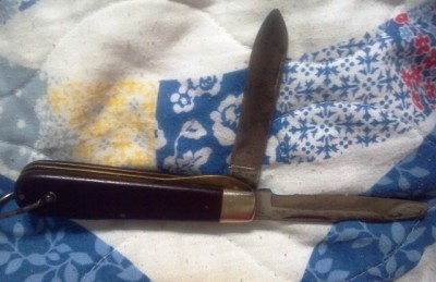 M. Klein and Sons electricians knife excellent snap and gets scary sharp.
