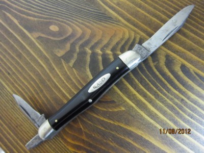 note one secondary blade is broken, however, there is enough of a nail nick to still open it. In effort to keep this customization as "original" as possible, I will opt to keep this blade intact.