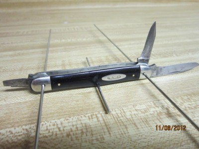 initial test fitting: the blades all open and close fine, with a little snap. however, this old knife has seen better days and both the blade tangs and the springs are pretty well worn.