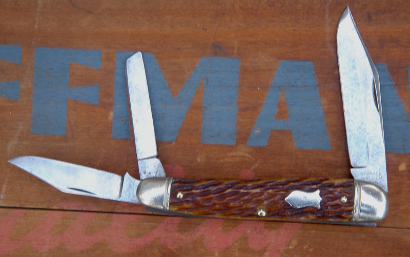 This is a Schrade Walden that's a dead ringer for the Cut. Co. Carpenter's Special. Has split steel springs.
