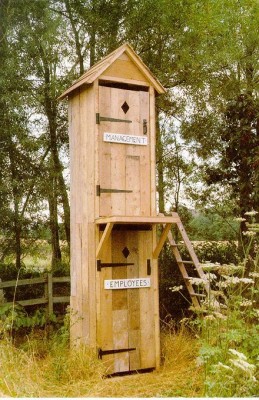 bossouthouse[1].jpg