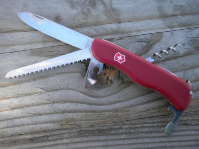 swiss army knives 001.JPG