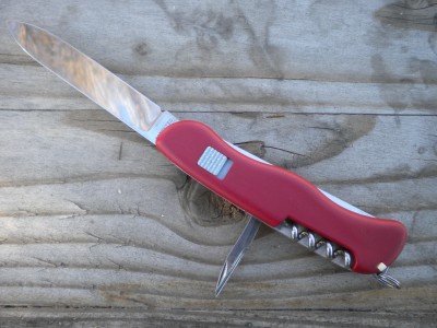 swiss army knives 002.JPG
