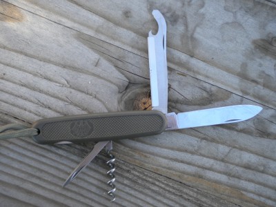 swiss army knives 013.JPG