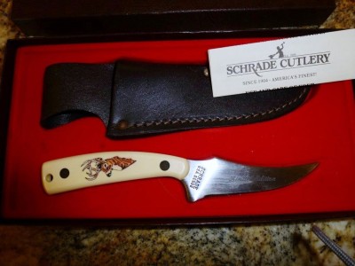 Schrade USA Scrimshaw Limited Edition Set Color Buck Head.jpg