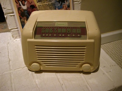 Sonora Bakelite Radio 1946....still works!