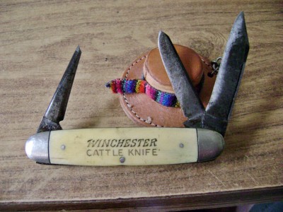 Winchester Cattle Knife - Open Mark.JPG