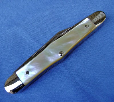Camillus 72 Gold Lip Pearl - Closed Pile.JPG