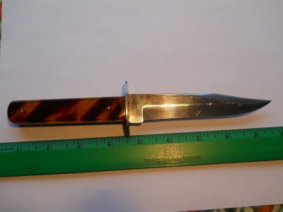 Here's the Queen of the KA-BAR hunting knives, a genuine pearl model 762 "Faithful" with a 5&amp;1/2" blade. Also a 762 in 4&amp;1/2" blade and a few other fine knives