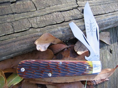 Antique Yellow Bone Radio Boys Knife.JPG