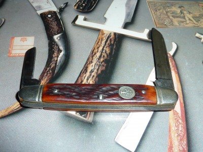 Boker USA two blade with Redbone and Jimping on spine.