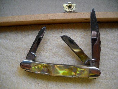 Colonial USA Abalone Pearl Stockman Knife 002.JPG