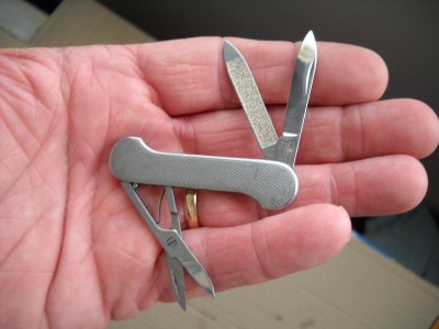 Victorinox Duchess 3 Blade Knife 007.JPG