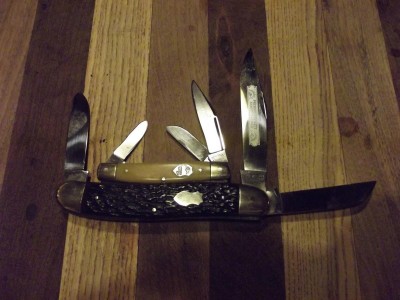 This is a 5-1/2" closed stockman. Straight line stamp. eye on reverse master tang.Carbon steel. Pictured with 3-1/2" stockman for size reference.