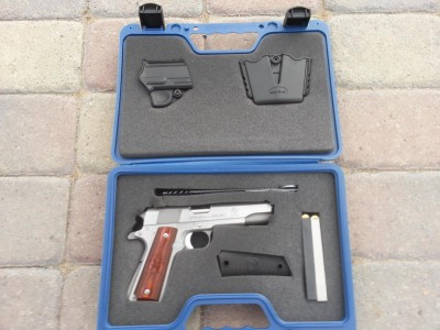 Springfield Armory 1911-A1 SS Mil-Spec_hard case and accessories.jpg