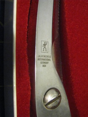 JAHenckelsPoultryShearsInBox 004.jpg