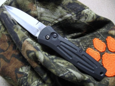 BENCHMADE.JPG