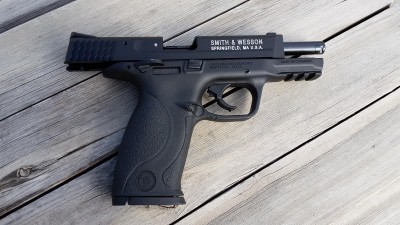 S&W M&P22_ejection port side.jpg