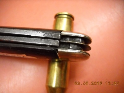locking slot on top of screwdriver blade tang