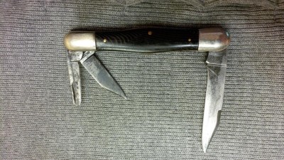 Ulster Knife Co. whittler, pile side
