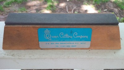 Queen a Cutlery counter hone, front side