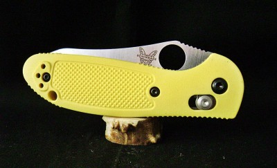 Benchmade 555HG-YEL MINI-GRIPTILIAN - Closed Mark.JPG