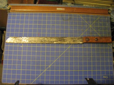 HugeUnmarkedKitchenKnife1 001.jpg