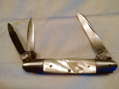 Brantford Cutlery pearl whittler, mark side