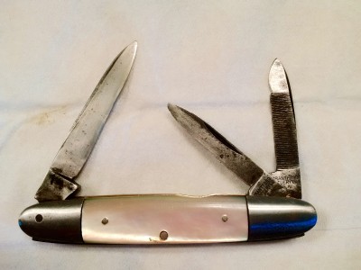 Brantford Cutlery pearl whittler, pile side