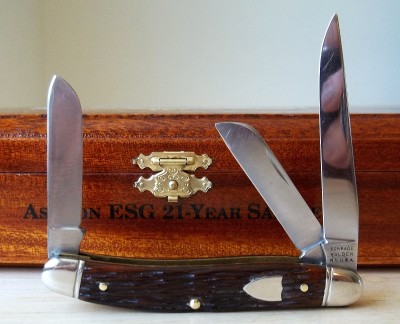 825 Schrade Walden with bone