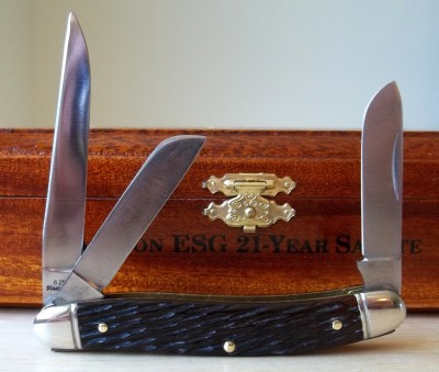 825 Schrade Walden with bone