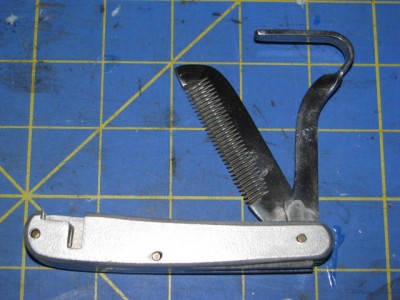 MetalHandledDogGroomingKnife2016.jpg