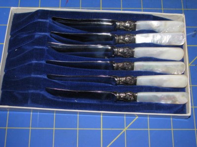 NorthHamptonCutleryTableKnivesInCase 002.jpg