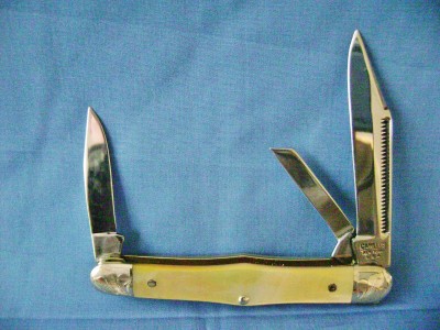 Camillus_72_Gold_lip_Pearl_Engraved.JPG