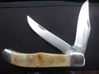 Folding Hunter in Oiled Rams Horn