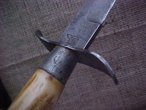 55298085140e7c2c5fdaa25f4da8c23a--bowie-knives-hunting-knives.jpg