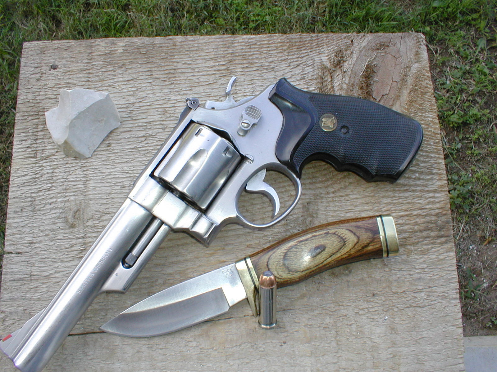 s&amp;w .44 mag and buck