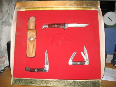 Buck Knives 002.JPG