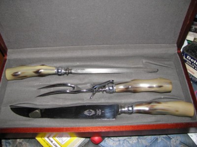 RoyalBrandCarvingSetHornHandles2015 001.jpg