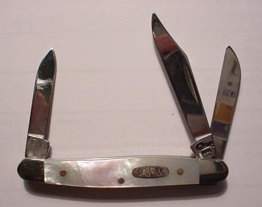 This pearl Case was shipped with un-sharpened blades. You can try to cut your hand or arm with either blade and it won't cut.