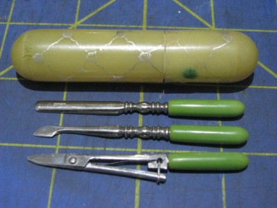 GermanMiniatureManicureKit$5.jpg