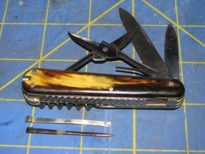 KastorBrothersPearlMultiBladeKnives 003.jpg