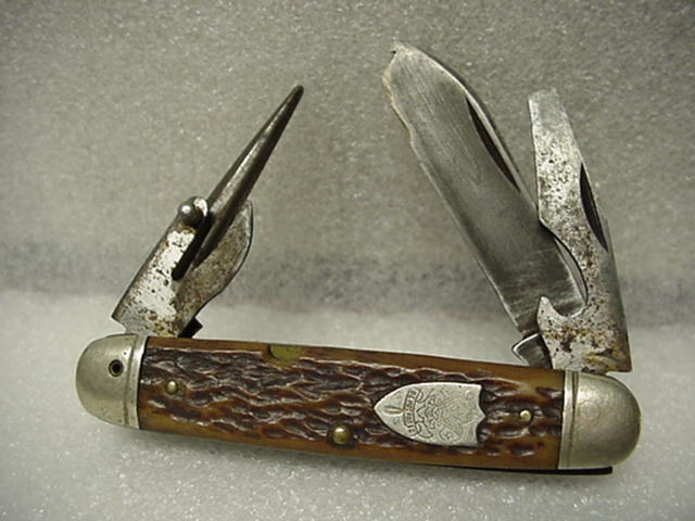 Ulster Knife Co., 4-bld., Bone, Shield Eagle facing left, Official